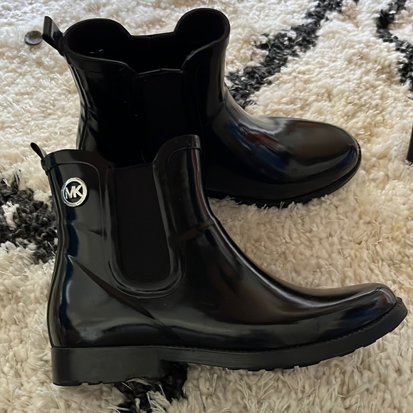Michael Kors Shoes - Michael Kors Chelsea Black Rainboots